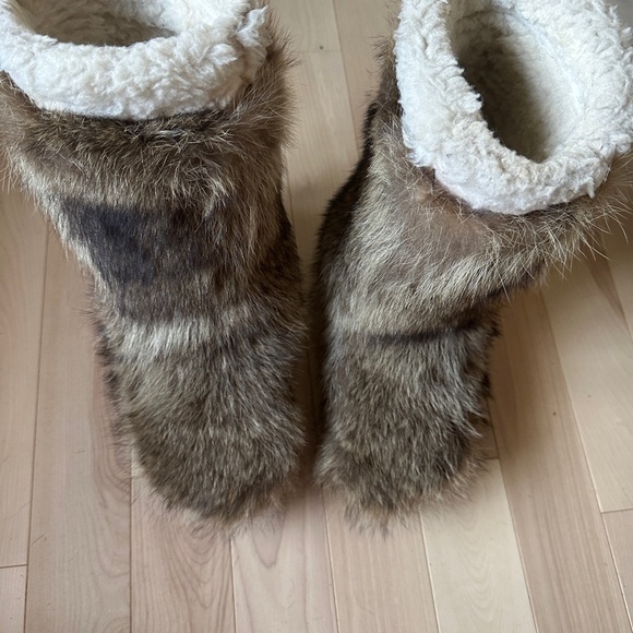 Nakiuk Fur Boots - Picture 3 of 11